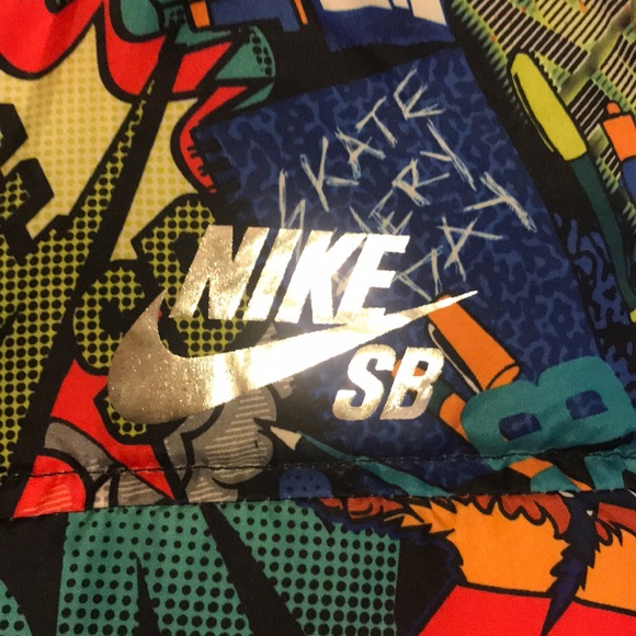 Boy’s Reversible Nike Vest - Picture 7 of 11